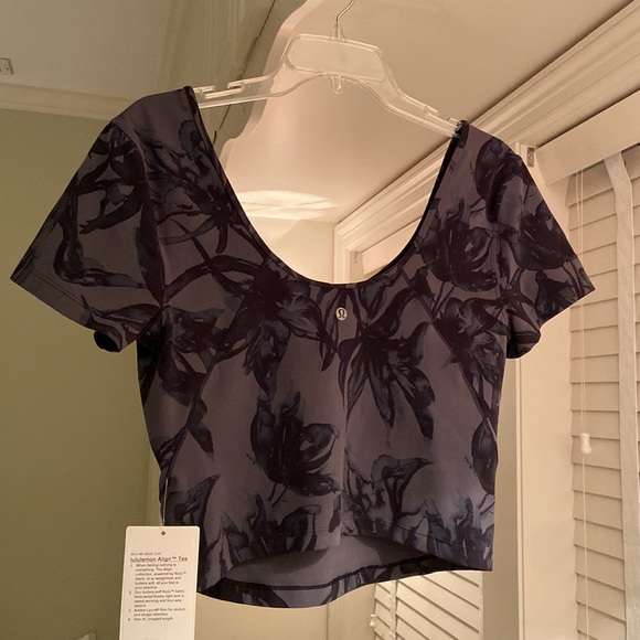 Lululemon Align Tee in Botanical Bloom Anchor Multi - Picture 9 of 10